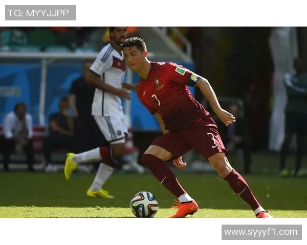 足球明星时尚风采男生手拿包造型图片欣赏