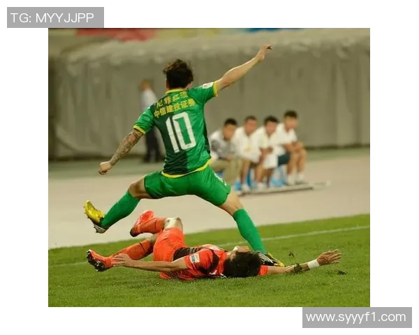 墨西哥足球明星遭袭身亡引发社会关注与安全问题讨论